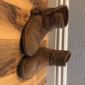 UGG side tassel booties